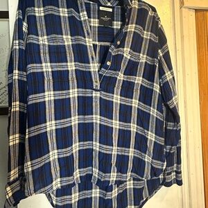 American Eagle Outfitters Navy and White Plaid Shirt